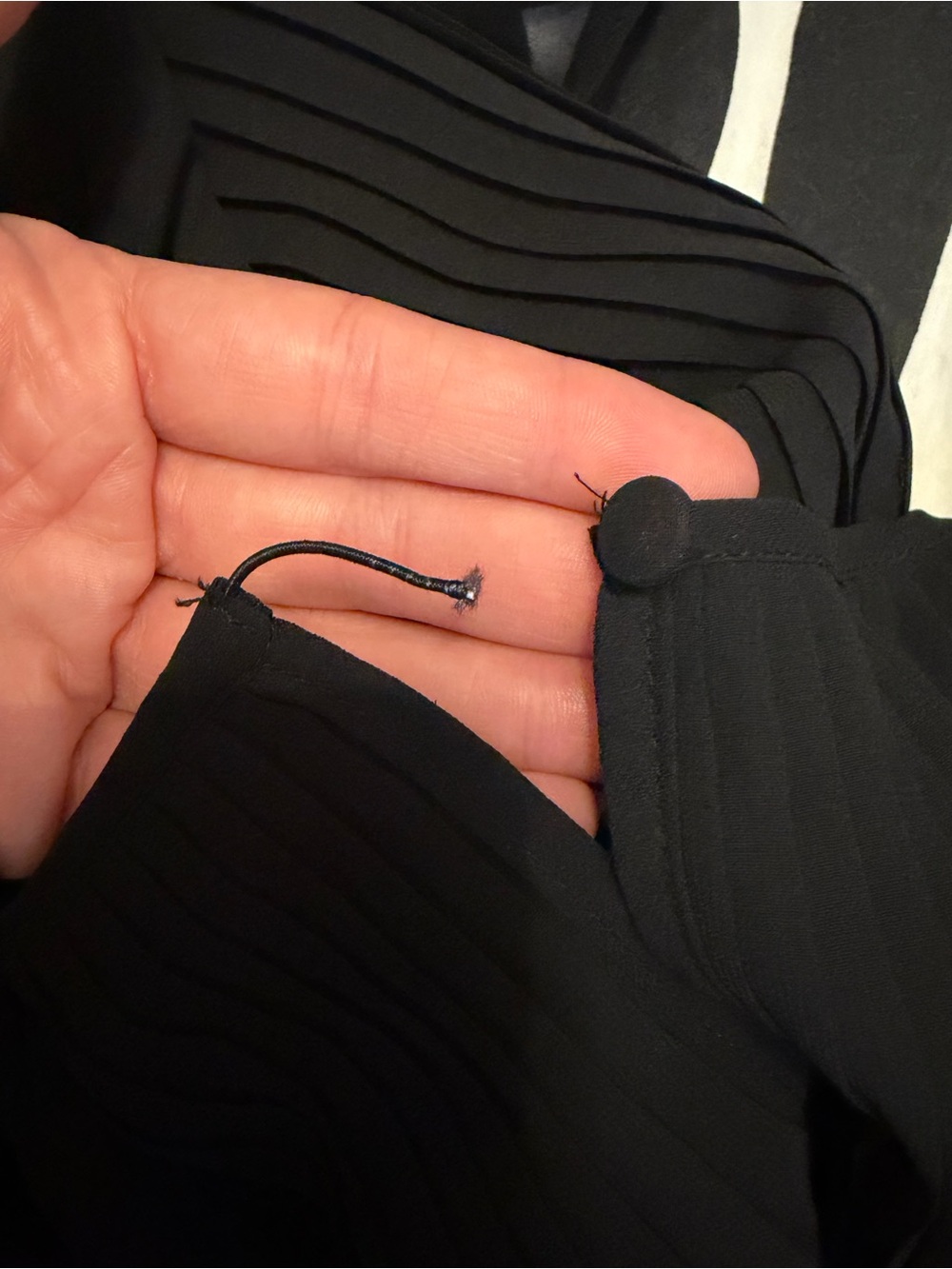 Sleeveless Black Pleated Tank Top - Picture 4 of 5